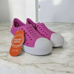 Wonder Nation Toddler Girls EVA Water Sneakers in Pink w/ White Size. 11-12 NEW!